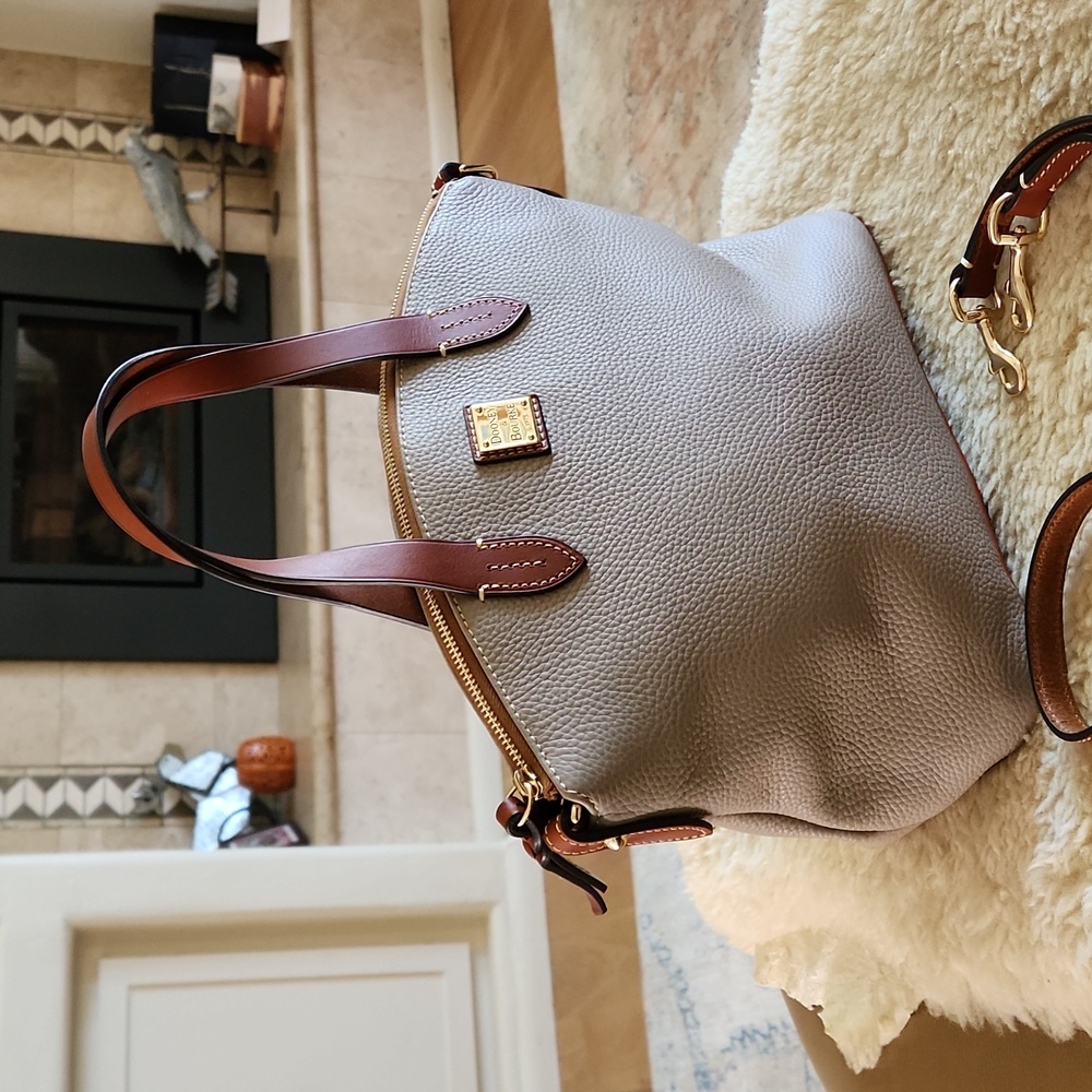 Gorgeous Dooney & Bourke Elephant Leather Satchel or Shoulder Bag 🩶🐘 - Picture 16 of 16